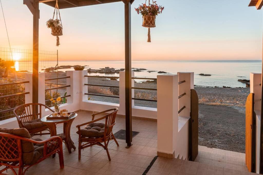 Tsampika'S Beachfront House In Stegna Архангелос Екстериор снимка